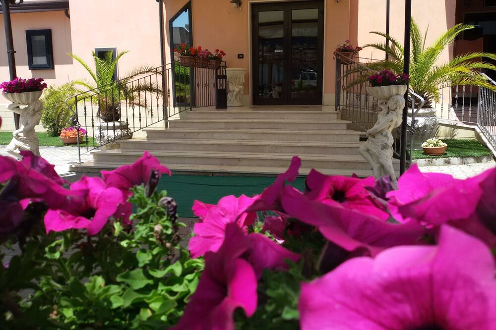 Hotel Leon