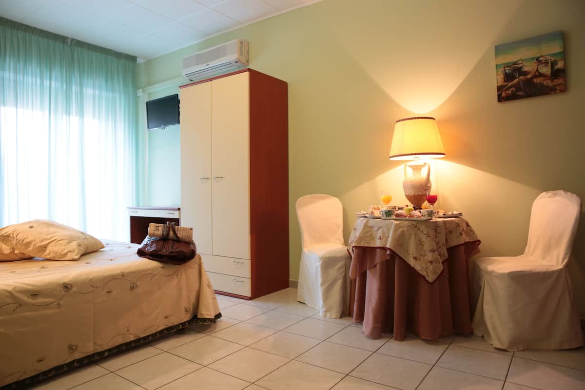 Coffres-forts dans les chambres, bureau, lits bébé (en supplément)
