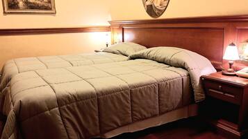 Camera Classic con letto matrimoniale o 2 letti singoli, accessibile ai disabili, non fumatori | 8 camere, biancheria da letto di alta qualità, materassi a doppio strato