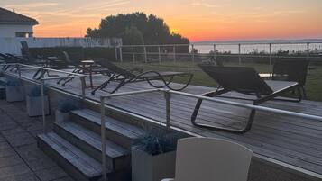 Chambre Simple, terrasse, vue mer | Literie de qualité supérieure, coffres-forts dans les chambres, bureau
