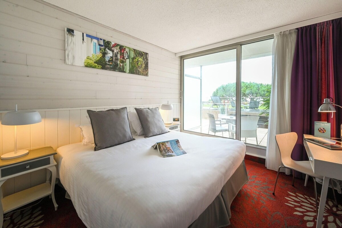 DOUBLE TWO BEDS