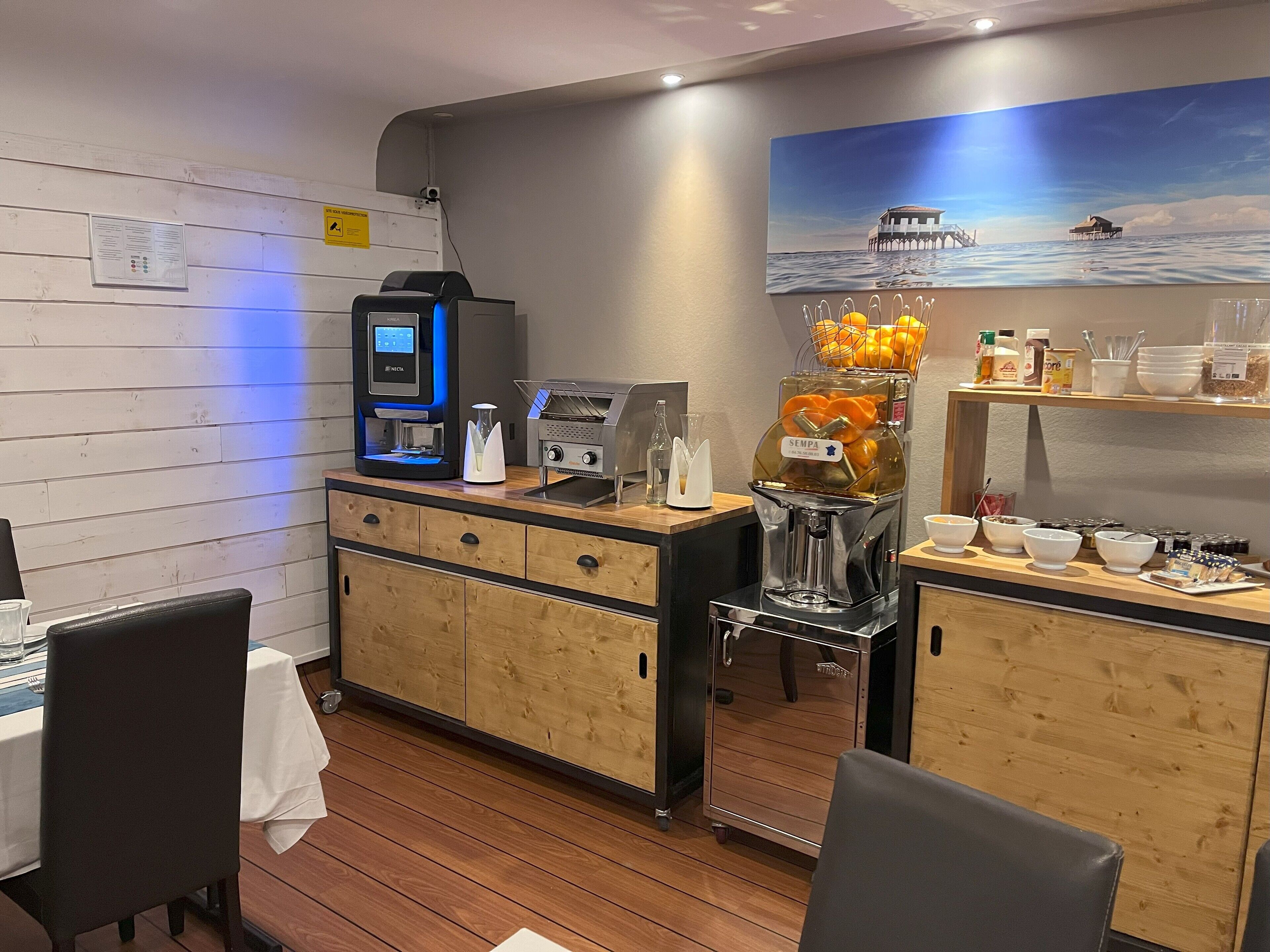 daily cooked-to-order breakfast (eur 25 per person)