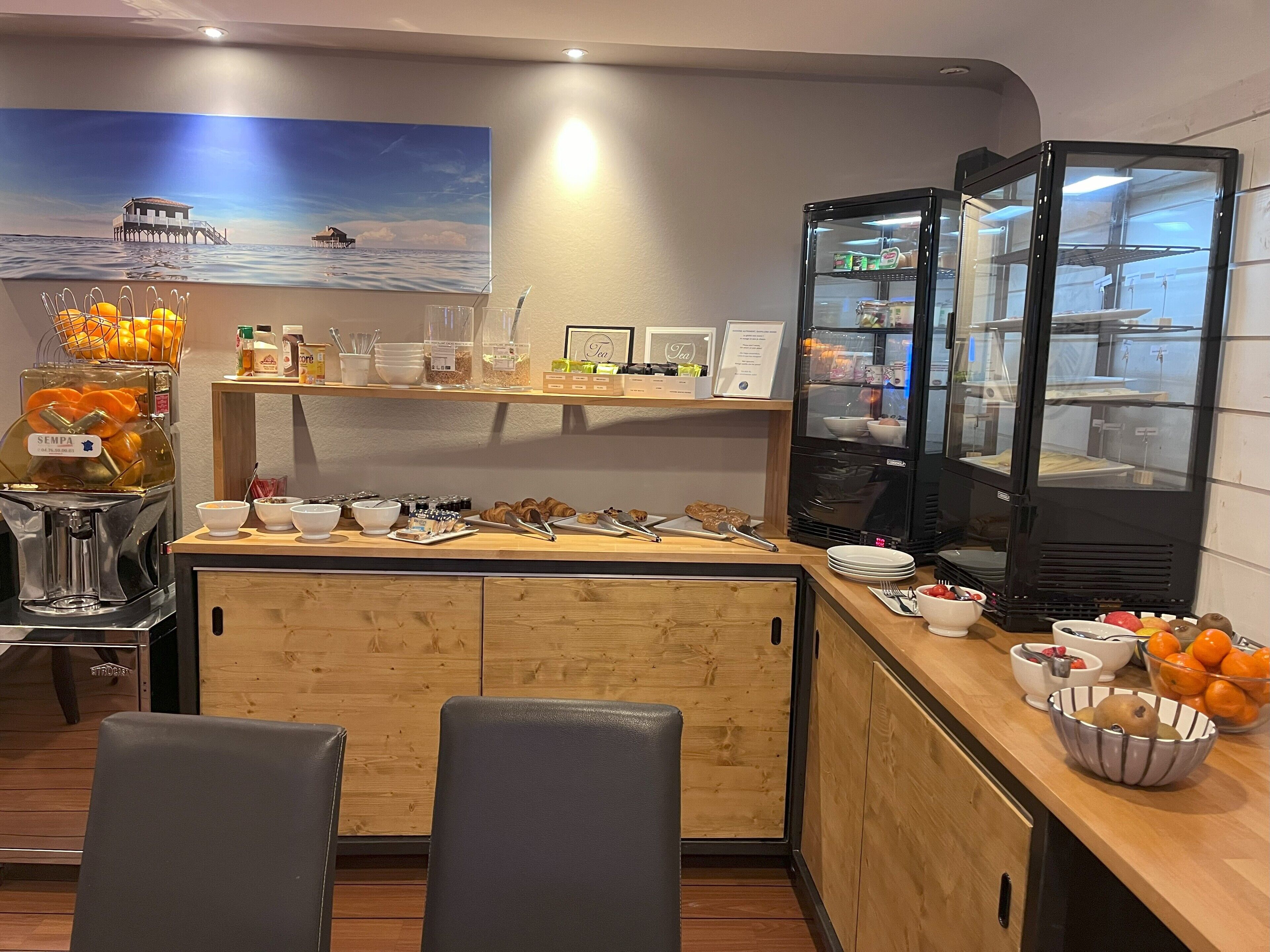 daily cooked-to-order breakfast (eur 25 per person)