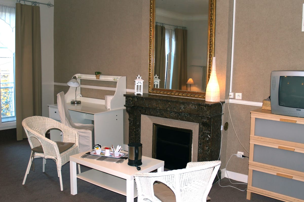 standard room, 2 single beds | living area | lcd tv