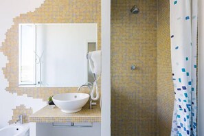 Standard Double Room, 1 Bedroom, Private Bathroom, Garden Area | Bathroom | Shower, rainfall showerhead, hair dryer, bidet - Vatican Garden House (Rome)