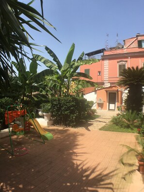 Children's play area - outdoor - Vatican Garden House (Rome)