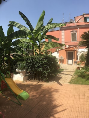 Children's play area - outdoor - Vatican Garden House (Rome)