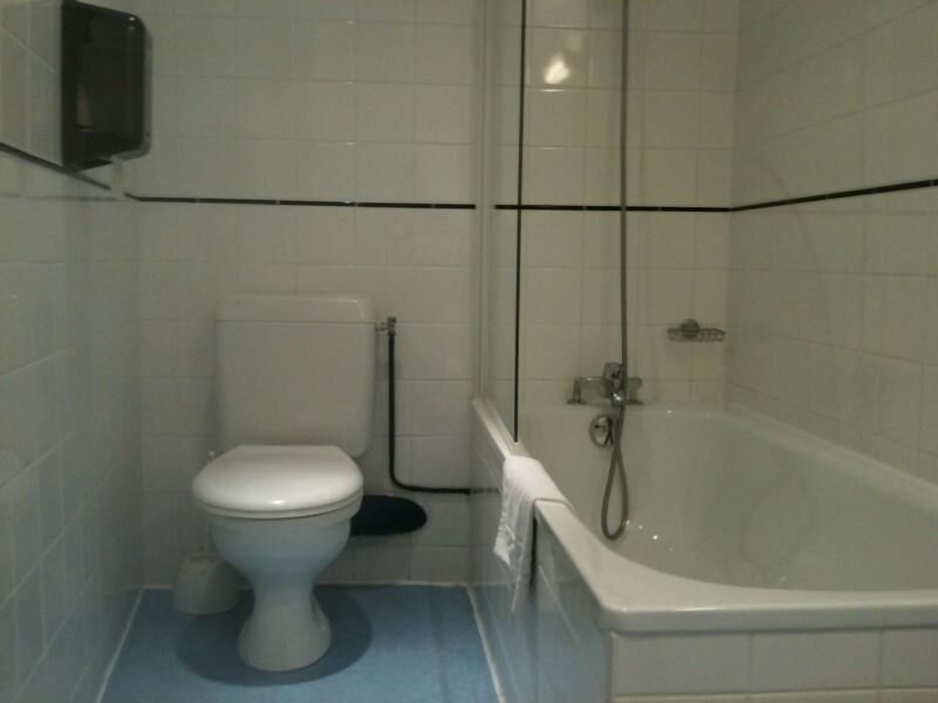 triple room | bathroom | hair dryer, towels
