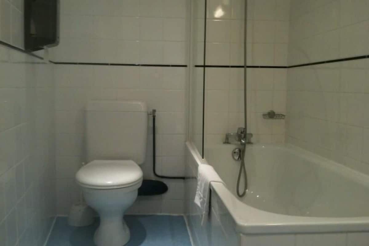 triple room | bathroom | hair dryer, towels