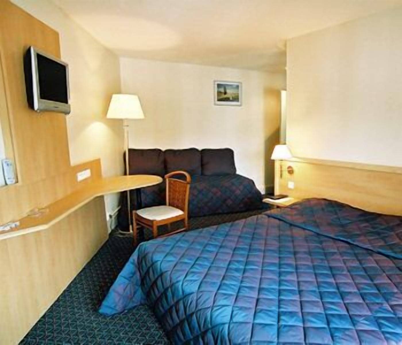 triple room | in-room safe, desk, blackout curtains, soundproofing