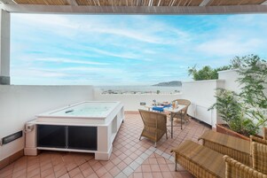 Deluxe Double Room | 1 bedroom, desk, bed sheets