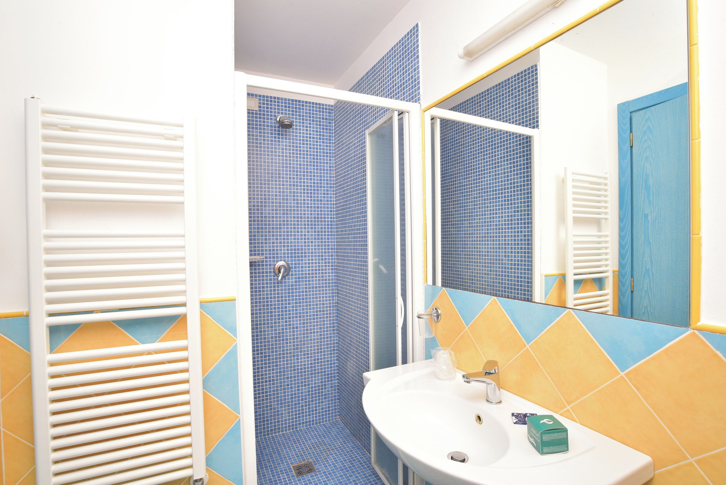 classic double or twin room | bathroom | shower, rainfall showerhead, free toiletries, hair dryer