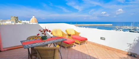 Deluxe Double Room | Terrace/patio