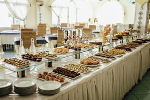 Desayuno buffet incluido todos los días 
