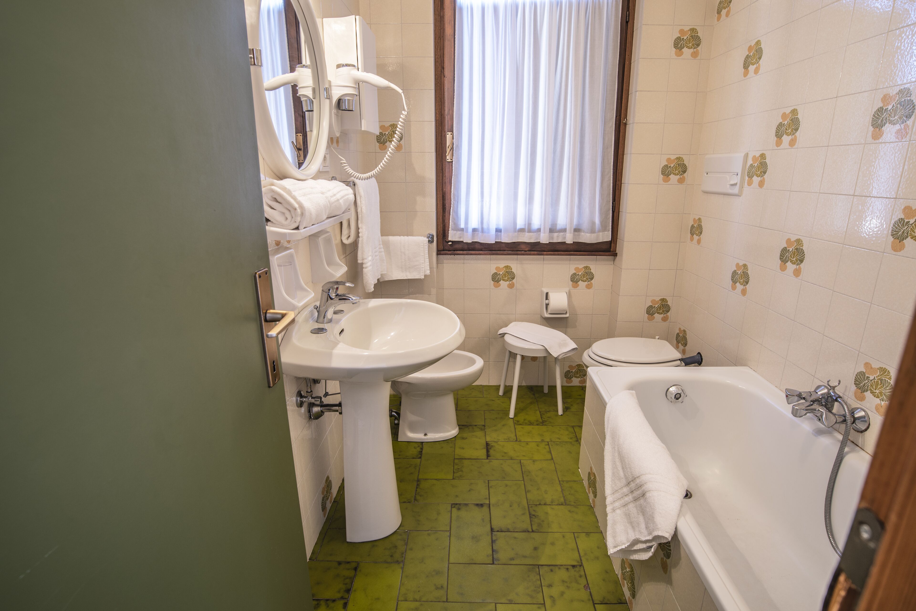 standard apartment, 2 bedrooms | bathroom | shower, hair dryer, towels