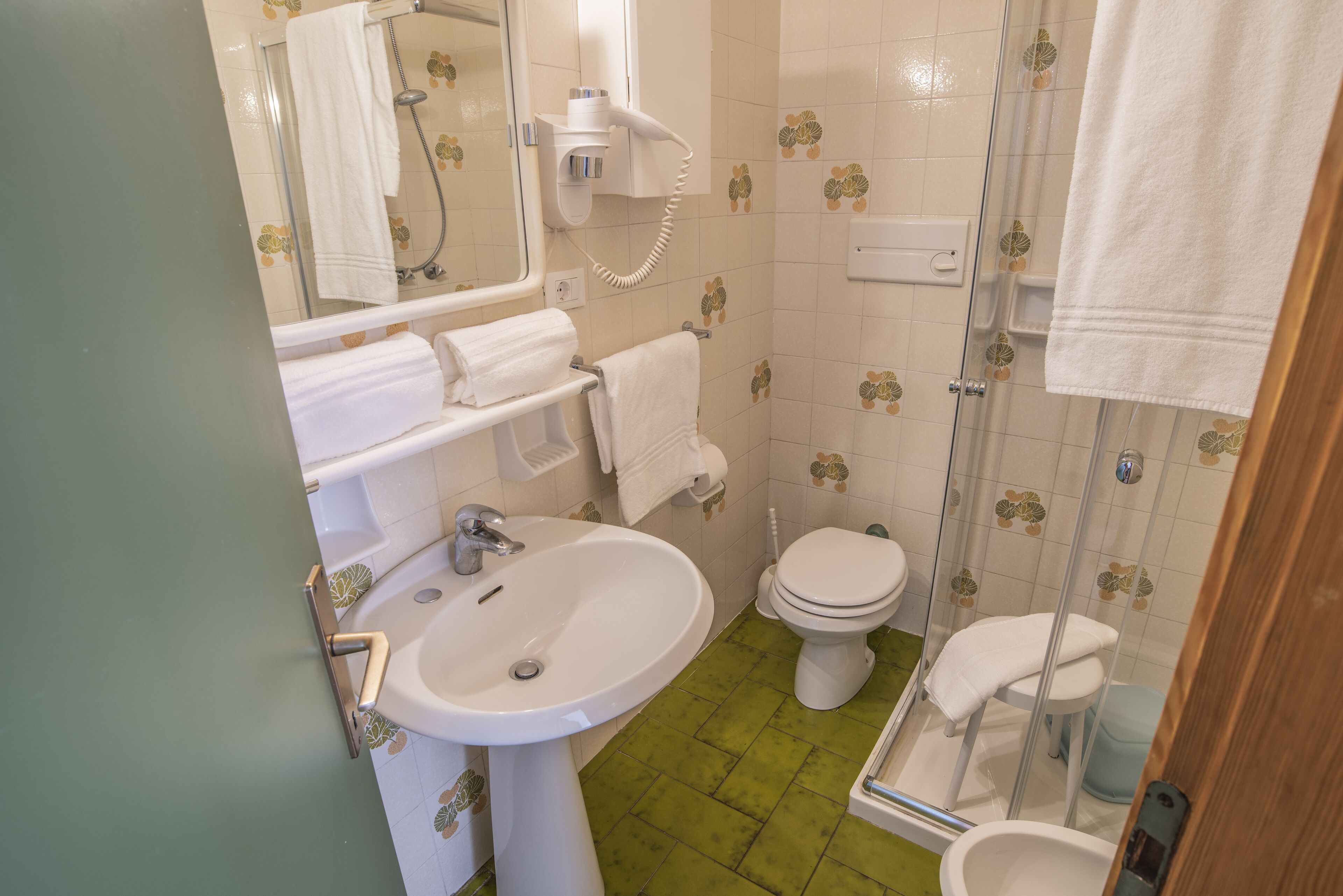 comfort apartment, 1 bedroom | bathroom | shower, hair dryer, towels