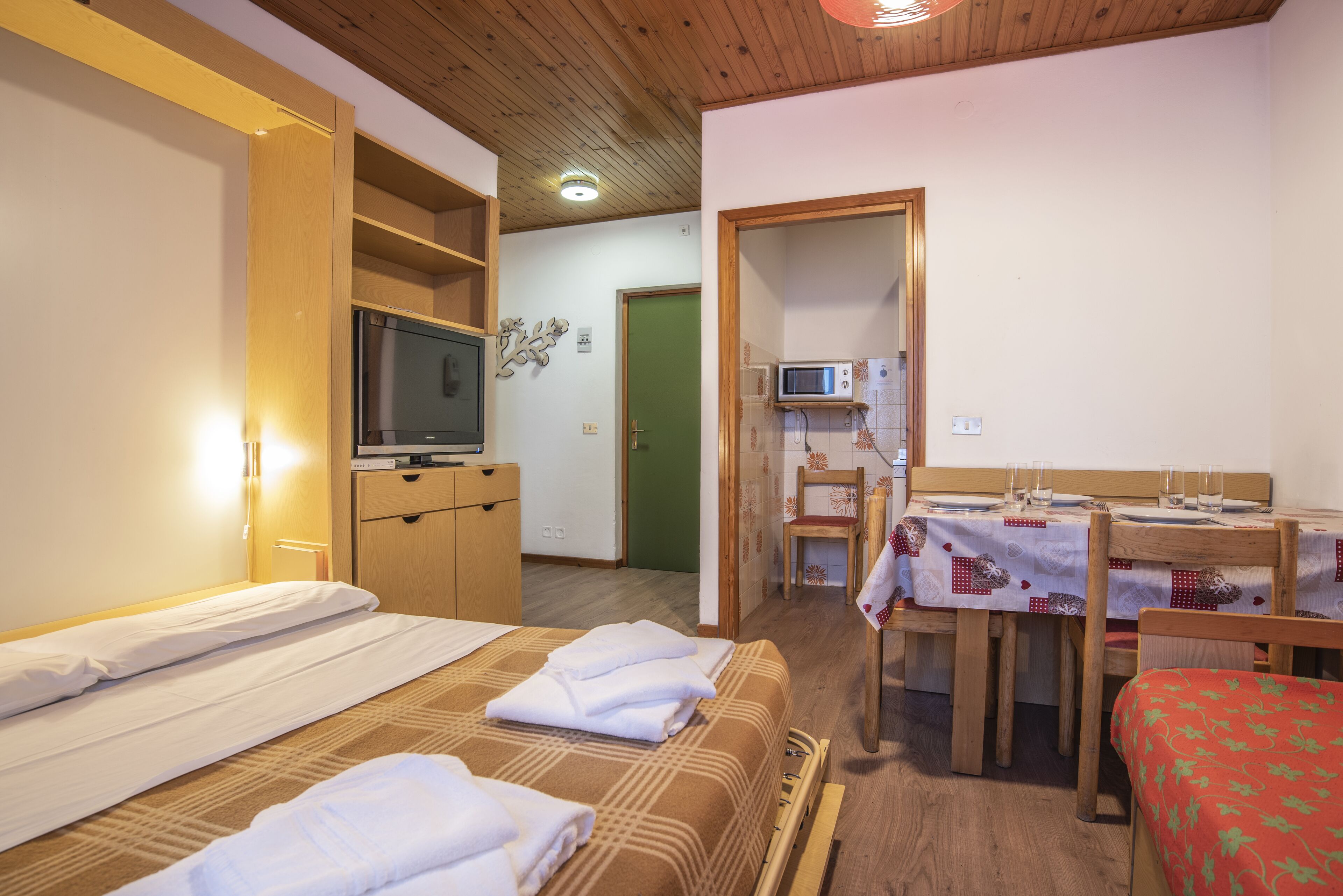 economy apartment, 1 bedroom | 1 bedroom, in-room safe, free cots/infant beds, free wifi