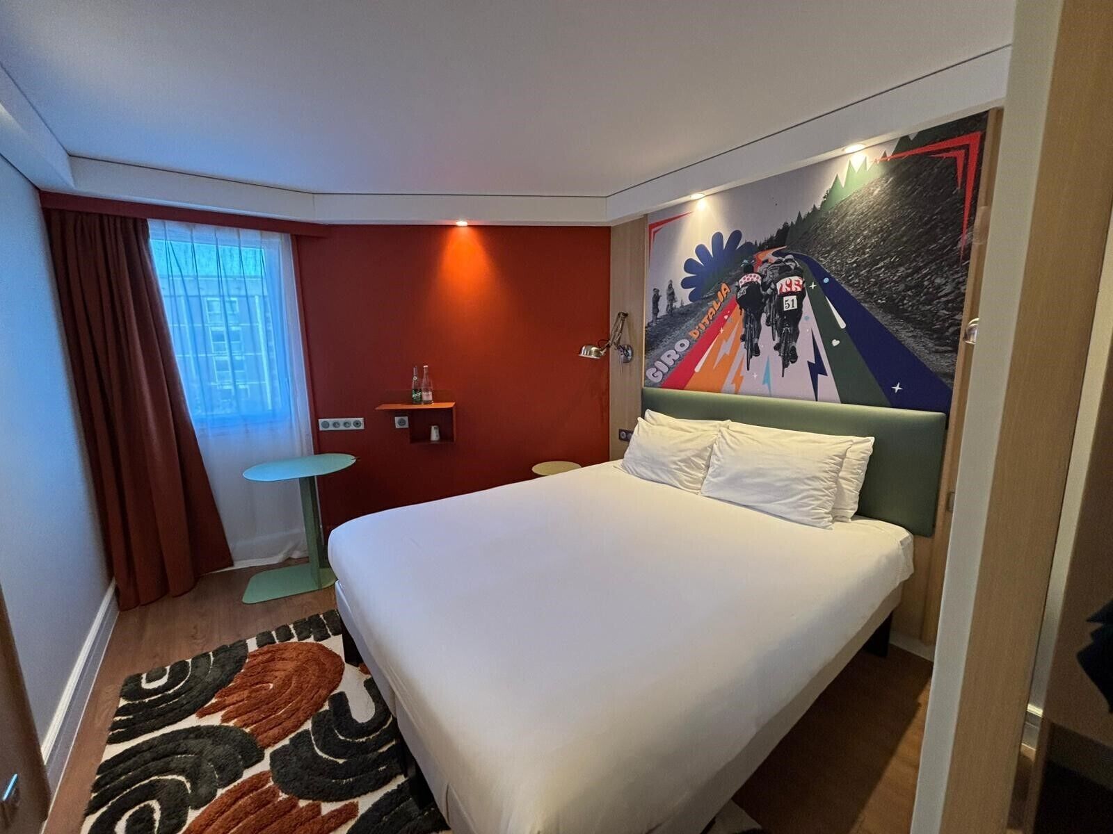 Premium bedding, in-room safe, desk, blackout drapes