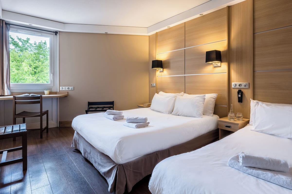Triple Room | Premium bedding, in-room safe, desk, blackout drapes