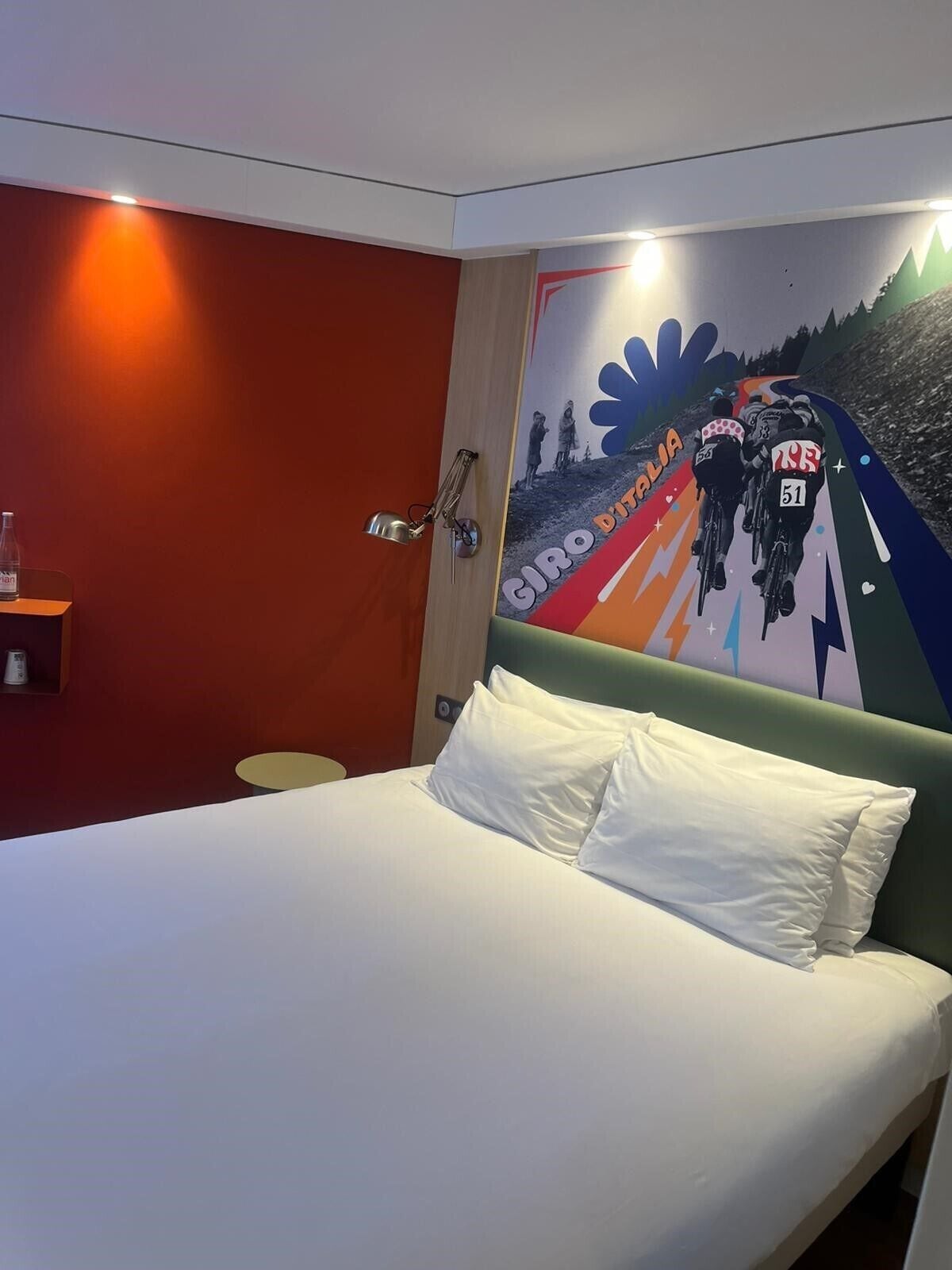 Premium bedding, in-room safe, desk, blackout drapes