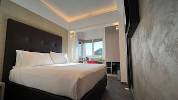 Phòng hạng Business, 1 giường cỡ queen, không hút thuốc | Bộ trải giường bằng vải cotton Ai Cập, minibar, két bảo mật tại phòng