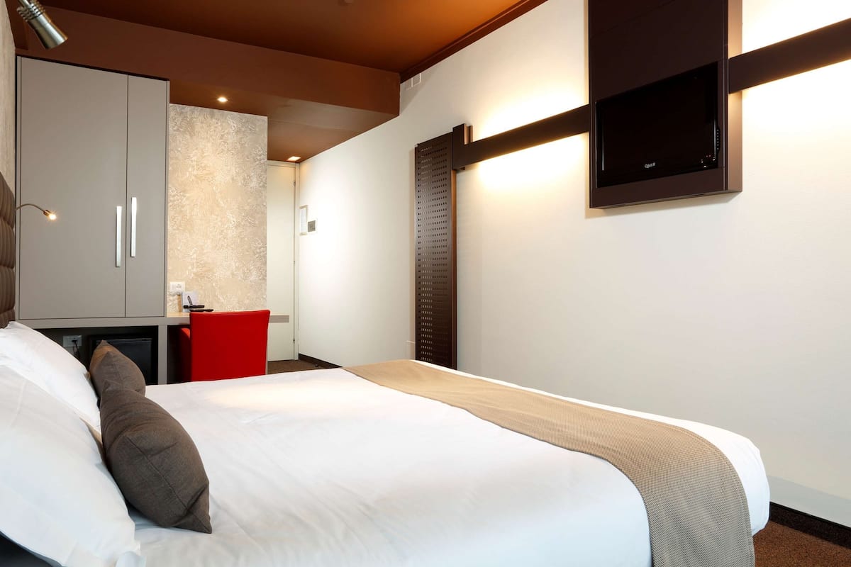 Bettwäsche aus ägyptischer Baumwolle, Minibar, Zimmersafe, Schreibtisch