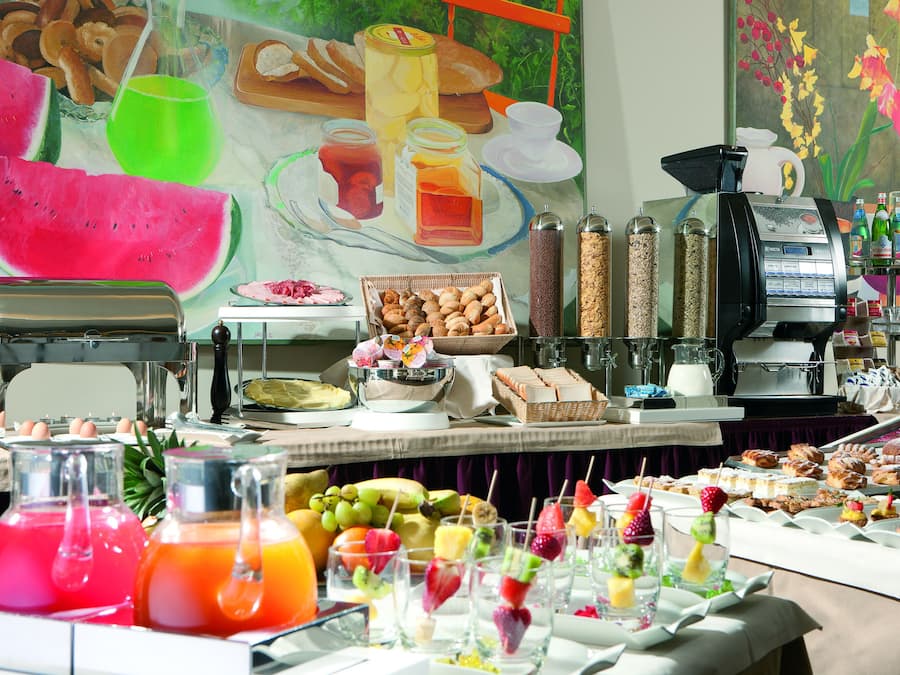 Esmorzar diari d'estil bufet (9 EUR per persona)