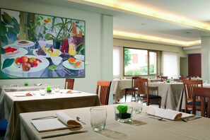 Daily buffet breakfast (EUR 9 per person)