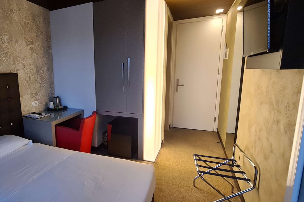Classic-Zimmer, 1 Einzelbett, Terrasse | Bettwäsche aus ägyptischer Baumwolle, Minibar, Zimmersafe, Schreibtisch