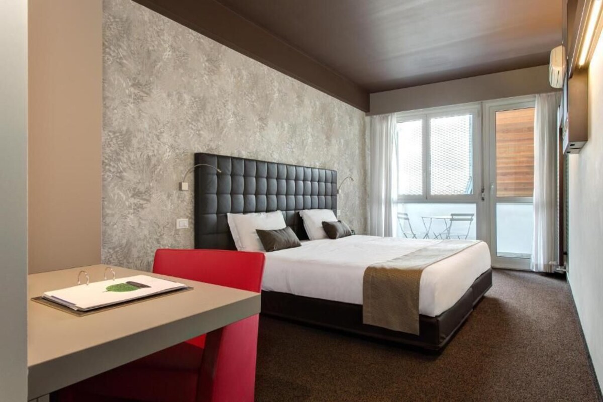 Egyptian cotton sheets, minibar, in-room safe, desk