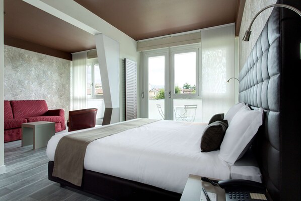 Family Room, 1 Queen Bed | Egyptian cotton sheets, minibar, in-room safe, desk - Best Western Hotel Continental (Udine)