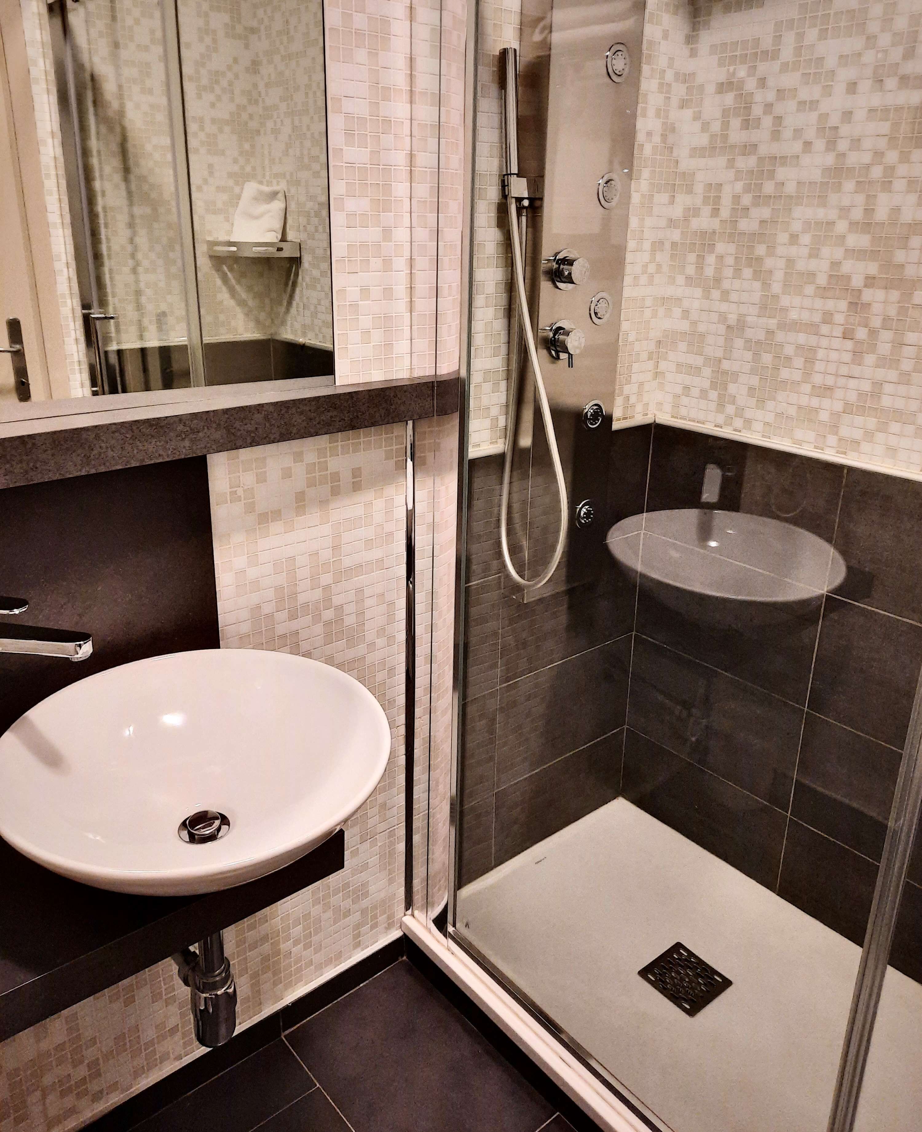 shower, rainfall showerhead, free toiletries, hair dryer