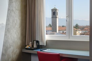 Classic-Zimmer, 1 Queen-Bett, Nichtraucher, Gartenblick | Bettwäsche aus ägyptischer Baumwolle, Minibar, Zimmersafe, Schreibtisch