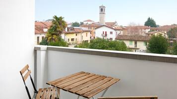 Chambre Confort, 1 trĂšs grand lit, terrasse, vue jardin (Converts to 2 Twin Beds) | Vue de la chambre