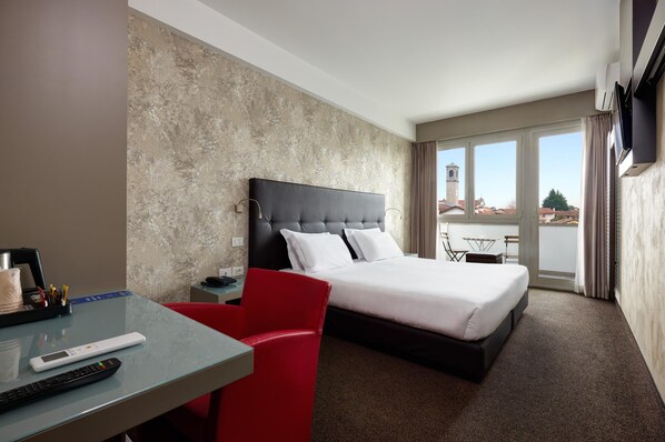 Comfort Room, 1 King Bed, Terrace, Garden View (Converts to 2 Twin Beds)