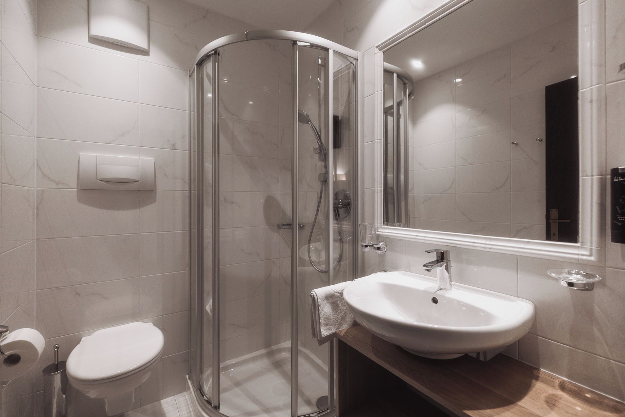 basic double room | bathroom | free toiletries, hair dryer, bathrobes, slippers