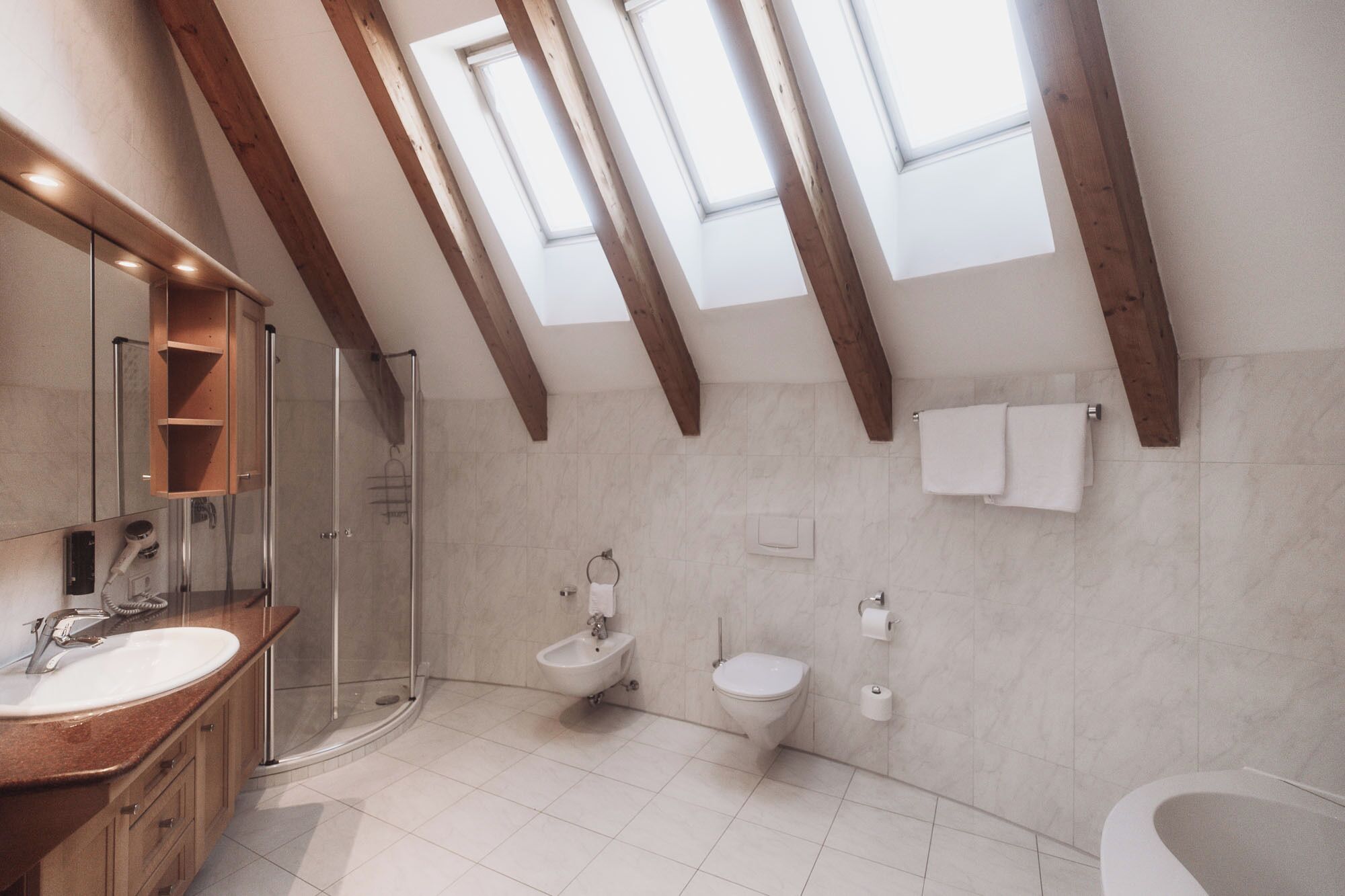 Suite (Panoramic) | Bathroom | Free toiletries, hair dryer, bathrobes, slippers