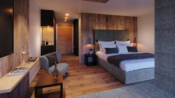 Executive Suite | 1 bedroom, minibar, in-room safe, desk