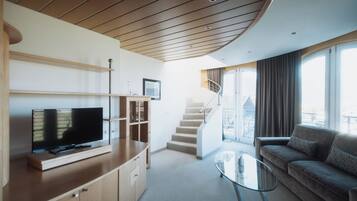 Panoramasuite | Minibar, Zimmersafe, Schreibtisch, Verdunkelungsvorhänge