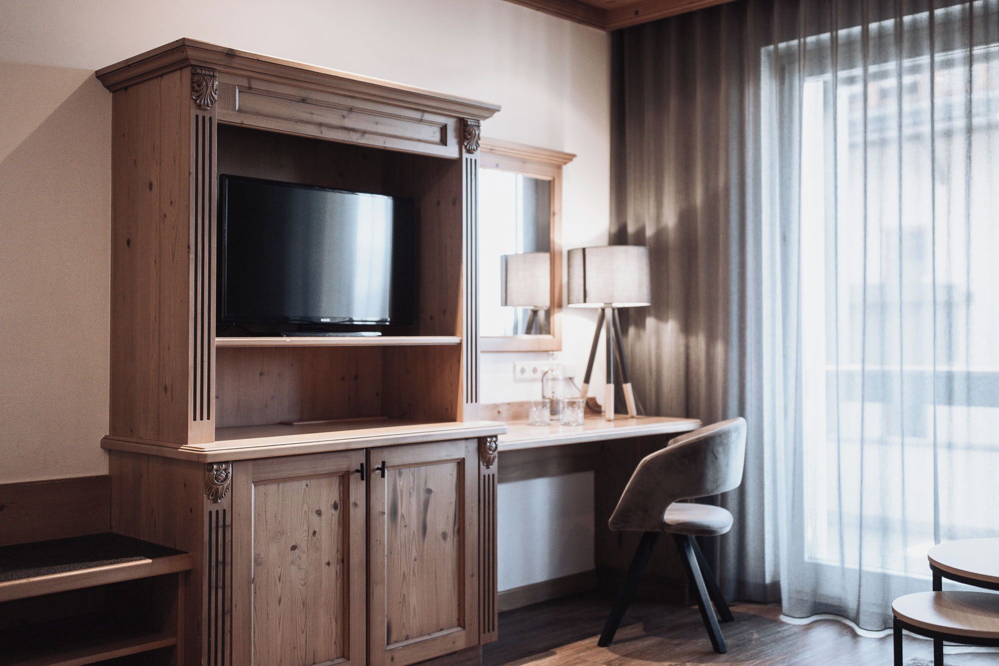 deluxe double room | 1 bedroom, minibar, in-room safe, desk