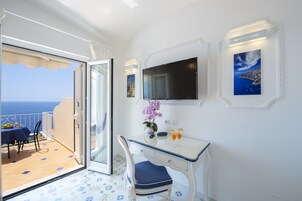 Superior-herbergi með tvíbreiðu rúmi - svalir - sjávarsýn | Dúnsængur, öryggishólf í herbergi, skrifborð