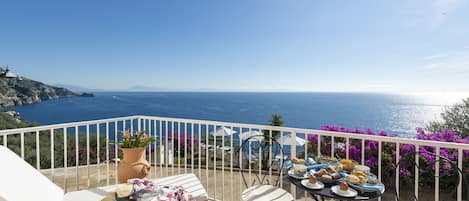 Doppel- oder Zweibettzimmer, Meerblick | Terrasse/Patio