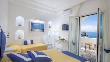Down duvets, in-room safe, desk, laptop workspace