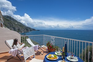 Superior-herbergi fyrir þrjá - svalir - sjávarsýn | Útsýni af svölum