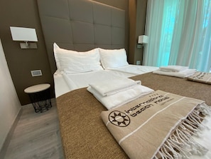 Premium bedding, minibar, in-room safe, desk - International Beach Hotel (Lignano Sabbiadoro)