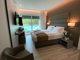 Premium bedding, minibar, in-room safe, desk