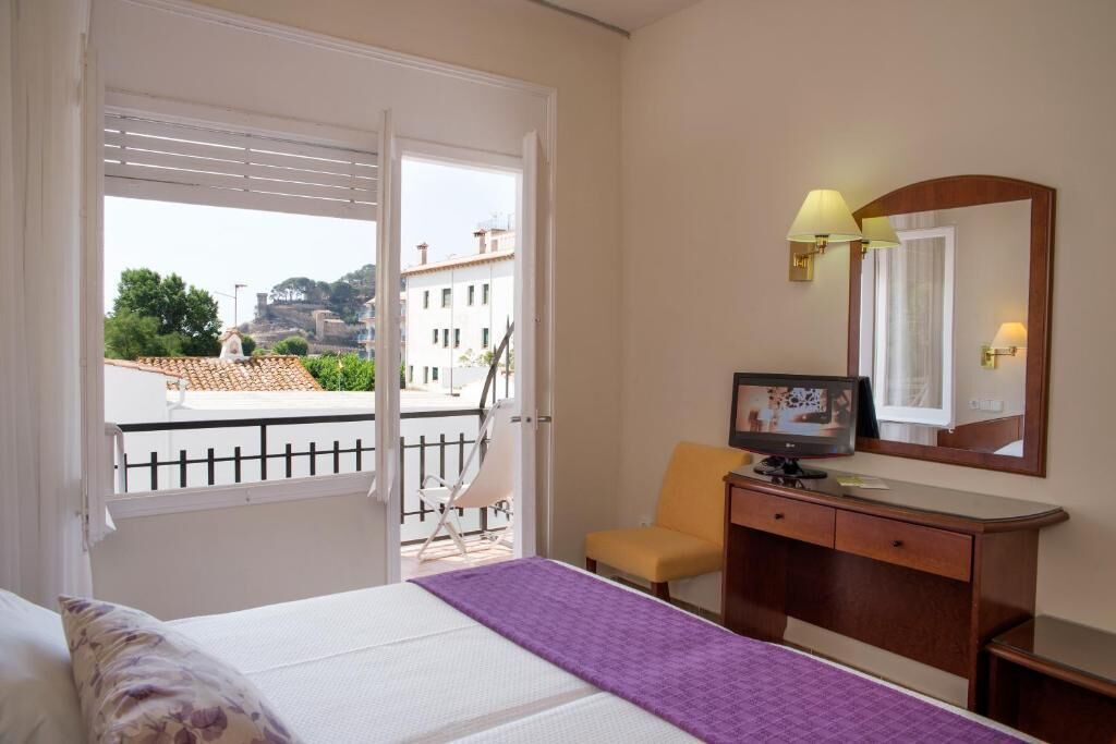 double room (castle view) | desk, free wifi