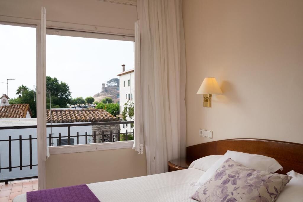 double room (castle view) | desk, free wifi