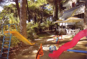 Children's play area - outdoor - Hotel Abbazia (Lignano Sabbiadoro)