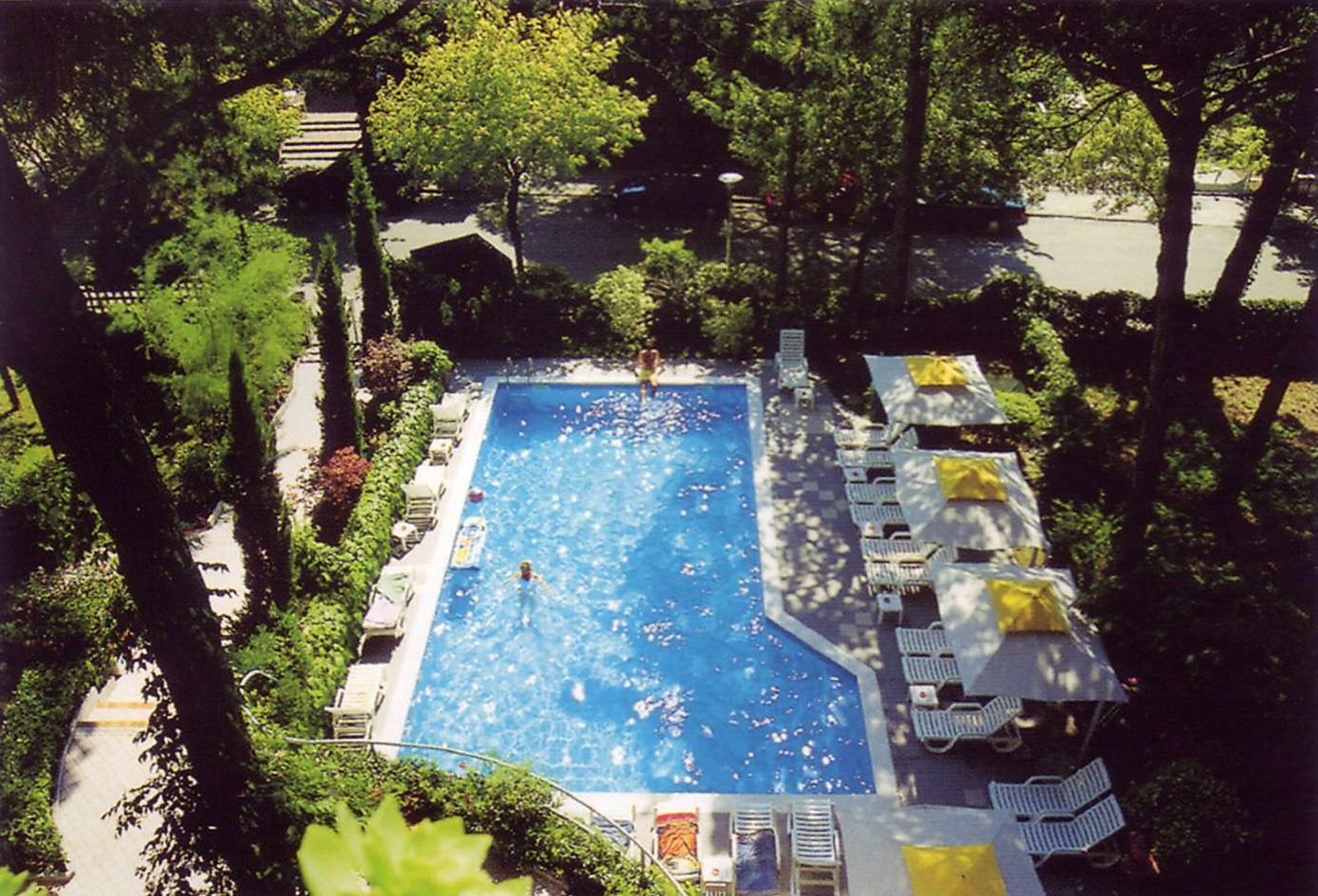 Seasonal outdoor pool, pool umbrellas, sun loungers